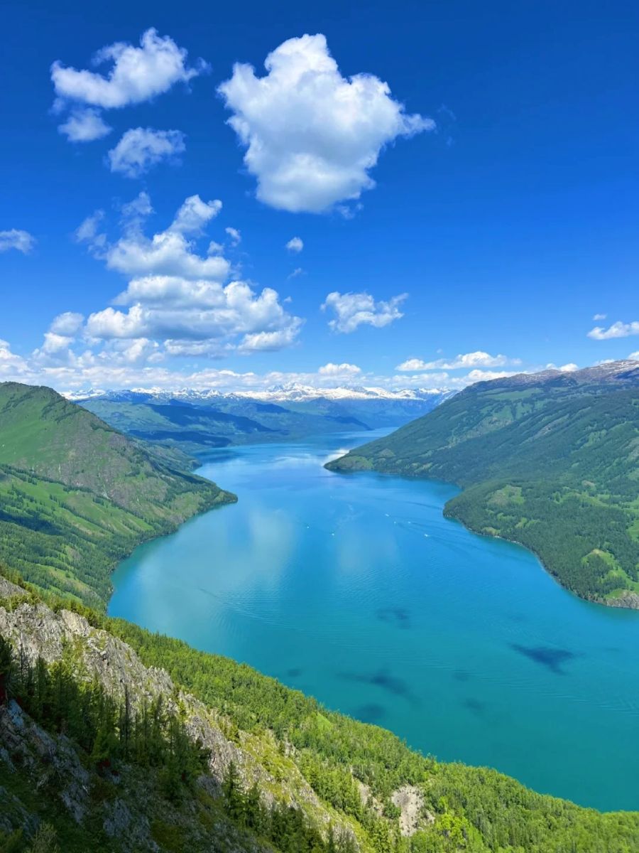 Xinjiang's Ultimate Road Trip: 8-Day Private Tour to Alpine Lakes & Desert Highways