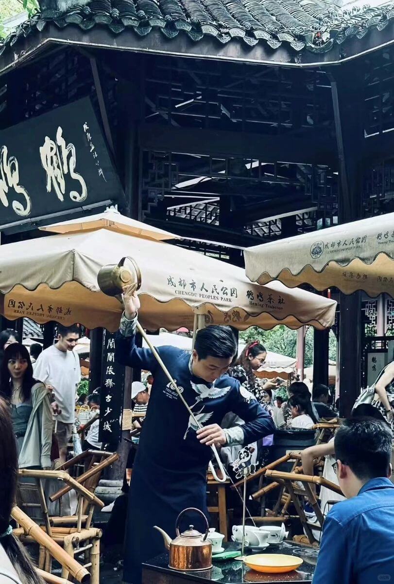 7-Day Sichuan Highlights Tour: Pandas, Giant Buddha & Jiuzhaigou