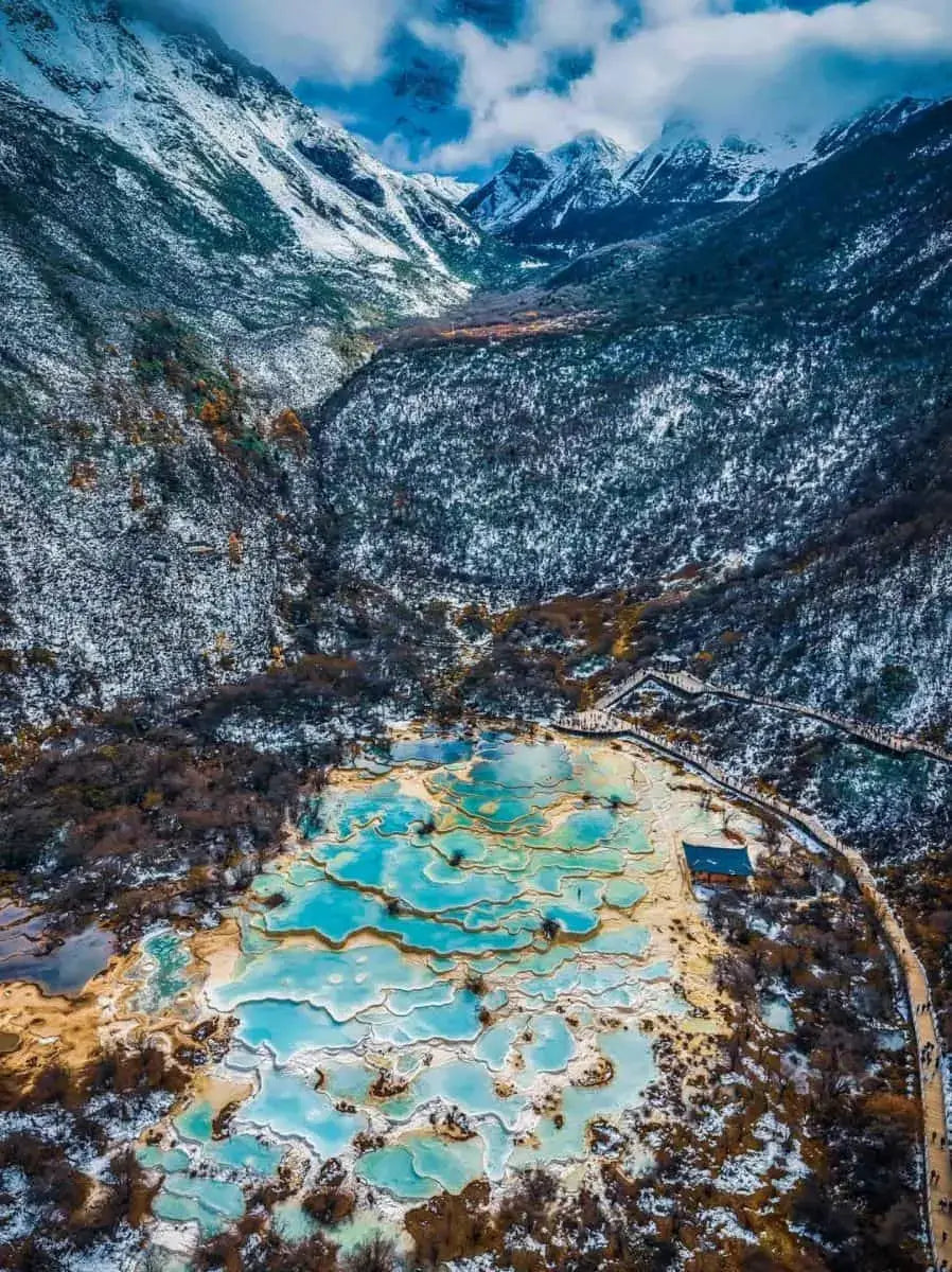 7-Day Sichuan Highlights Tour: Pandas, Giant Buddha & Jiuzhaigou