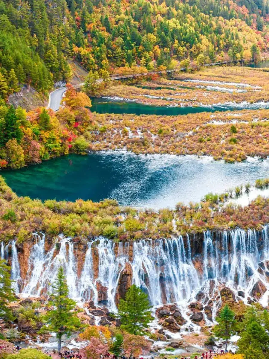 7-Day Sichuan Highlights Tour: Pandas, Giant Buddha & Jiuzhaigou
